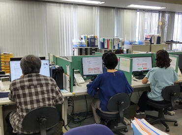 勤務時は服装自由・私服でOKです！
退勤後にそのままお子さんのお迎えや買い物などにも行けますよ◎