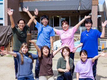 園児・保護者・職員の笑顔が溢れるこども園☆
「保育の経験をもっと積みたい」
「楽しい環境で働きたい」
そんな方にピッタリ♪