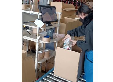 軽い化粧品のケースなどを扱い、
重いものはリフトが運ぶので
体への負担が少なめ◎
未経験でも始めやすい環境が整っています★