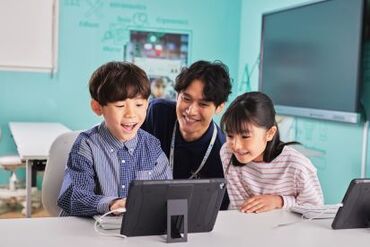 プログラミング教室 HALLO Kids Duo神戸西 【未経験歓迎】必要なのはPCスキルよりも子ども達の背中を押してあげる「コーチング力」主婦/大学生~社会人スタッフまで活躍中！