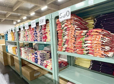 カラフルで華やかな着物や小物がいっぱい！
和服やファッションが好きな方ならうっとりしてしまうはず♪