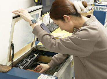 家ではなかなか使えない、
レーザー加工機や専用機器も使用可能＊
ハンドメイドの腕を上げたい方もぜひどうぞ！