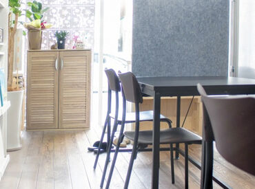 服装、髪色、ネイル、ピアス自由！
おしゃれを楽しみながら働いている先生も多いです♪