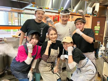 ラーメン 末廣家（すえひろや） 【チームワークばっちり★】
個性豊かで頼りになる、"こってりメンツ"そろってます！
外国人スタッフも活躍中☆