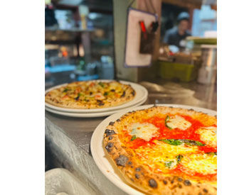 \美味しいまかないが楽しめます♪/
ピザ、パスタ、サラダ、ドリンクなど…
たくさんのメニューが食べられますよ(´ω`)