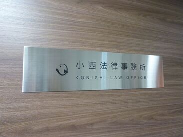 \「南森町駅」から徒歩5分!/
学校・Wワークなど、前後に
他の予定があっても通いやすい♪
夕方17時~の勤務は大歓迎です◎