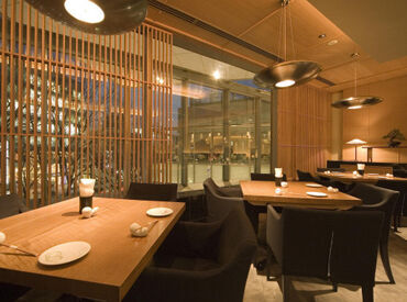 有名人も来店する、表参道ヒルズ内の人気店！
野菜の知識や、就活にも使える
サービスマナーが身につく充実の環境♪