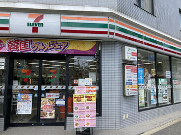 人気の街、下北沢駅
帰りは、近くのスーパーで
お買い物やショッピングも可能♪
