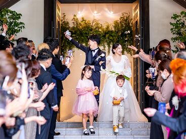 \ここでしか味わえないレアバイト/
未経験からウエディングプランナーも目指せる◎
ここでバイトしたスタッフの就職率は100%!