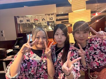 寿司と肴 ぴん酒場　横浜西口店 ＼未経験大歓迎!!★／
『いってらっしゃい』『お疲れ様です』
そんな言葉が飛び交う、居心地に良いお店です♪