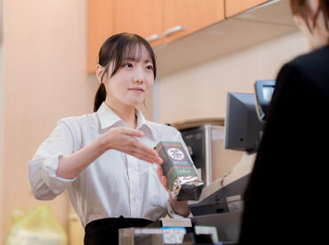 麻布茶房(AZABUSABO)　ゲートシティ大崎店 幅広い層のSTAFFが活躍中★
ブランクが気になる方、カフェで働いてみたい方…
温かい職場なので安心して応募してくださいね♪