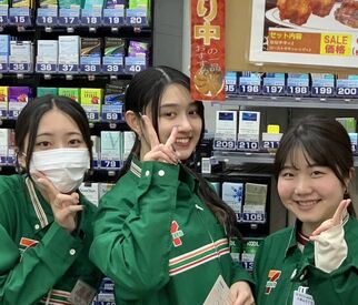 学生からシニア層まで…
幅広い世代が活躍中★
お任せするのは、コンビニでよく見る
シンプルでカンタンなお仕事ばかり◎