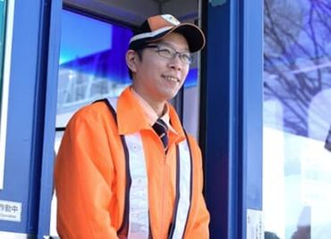 高速道路スタッフって何をするんだろう?
そんな未経験から始めたスタッフ多数!
再就職先として、シニア世代から人気上昇中♪