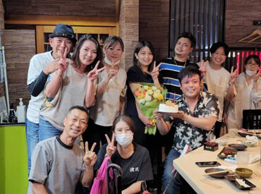 焼き鳥 濱笑 常連さんとも距離が近く、楽しい雰囲気の中で働けます♪