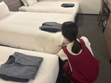 \制服貸出してます/
40~50代の主婦(夫)メンバーがメインで活躍中♪
個人ロッカーもありますので、着替えや荷物管理も便利です