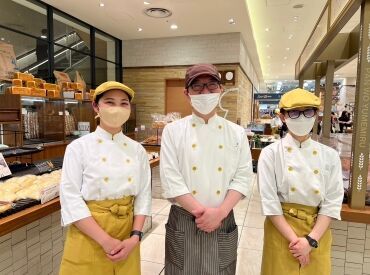 ≪新規オープン間近!≫
元気に美味しいパンをお届けしています♪
新しいお店を一緒に盛り上げましょう♫
制服もとっても可愛い★