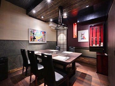 敷居が高いと思っていませんか！？
マニュアルなどもなくそれぞれの個性を活かした接客をお願いしています！