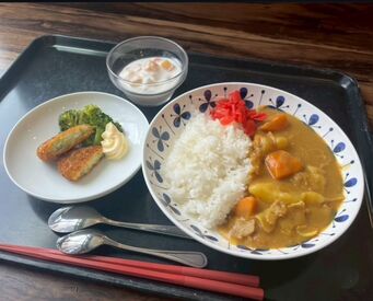 アルバイト・パート、正社員を合わせると、
20～60代まで幅広い年代のスタッフが在籍！
特に主婦さんにご活躍いただいています♪