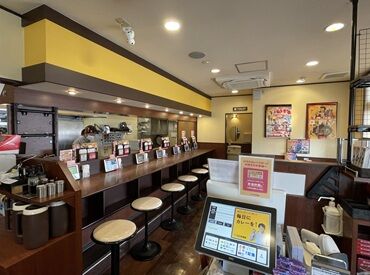 時給1,200円～＆土日祝は1,300円！
昇給あり◎制服・まかない・交通費支給で待遇も充実しています♪