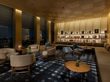 落ち着いた雰囲気の綺麗なラウンジで、心を込めてお客様をお出迎え♪朝の4hのみ・フルタイムでしっかり8hなど、選べる働き方◎