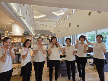 CP PINE　本店サロン ≪未経験から始められます≫
無資格・経験は不要です◎
働きながら自然と美容知識が身につきます♪