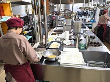 奥道後ゴルフクラブ 【勤務開始】10：00からもOK！
【勤務終了】15：00までには帰れる！
⇒余裕をもって働ける環境です♪
20～40代活躍中！