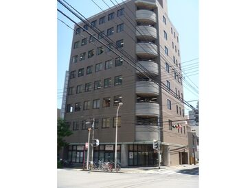 <十日市町駅から徒歩2分>
有給を取りやすい職場だから、
学校行事や旅行の予定も立てやすいです★
プライベートを大切にできる◎