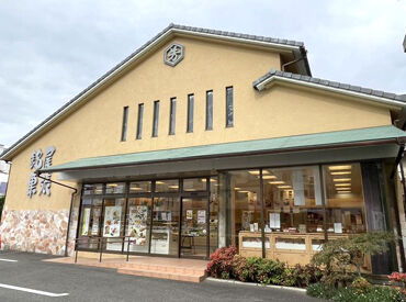 亀屋芳広 城北店 【未経験スタートでも安心！】
先輩スタッフがイチからから丁寧に指導★
困った時はすぐに相談できるあたたかい職場です！