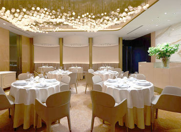 フレンチレストラン　銀座レカン 友人同士の誕生日会、企業のパーティーなどに利用されるお店♪予約受付やお客様の案内をお任せします◎