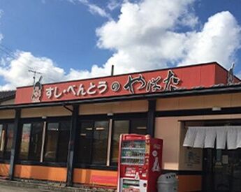 「やはたのすしべん」でホールのお仕事◎
初めてのバイトで不安…という方も、
先輩スタッフがイチからサポート！