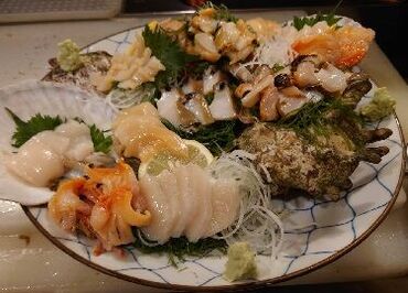 一年中20〜30種類もの貝を扱う専門店!
こだわり抜いた料理はどれもお客様から大好評♪
“貝の達人”になれちゃうかも?