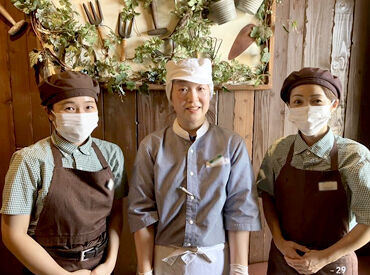 びっくりドンキー  大田原店 ＜現在活躍中のスタッフです！＞
和気あいあいと楽しくできる雰囲気◎
プライベートとの両立もしやすい職場です♪