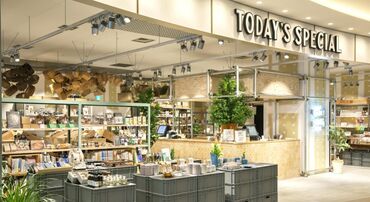 「LOWRYS FARM」や「niko and...」など人気のブランドでも社割が使えるからオトクに色んなコーデが楽しめます♪