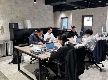 平均年齢30代前半・フラットで風通しの良いチームです。
メンバー同士の距離が近く、働きやすい職場です◎