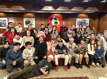 \オシャレも我慢せずに働ける♪/
髪色やピアス、ネイルも自由です★
自分らしくバイトしたいならココ!