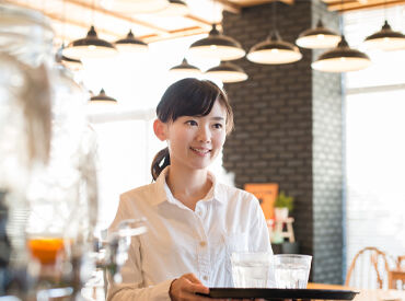 応募の理由は何でもOK！
「通学の途中で通いやすいから」
「オシャレな雰囲気のお店で働いてみたくて」など