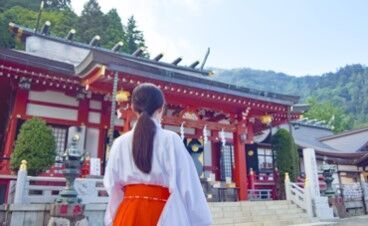 大山阿夫利神社 *歴史ある神社で
憧れの巫女バイト*
長期・短期勤務ともにOK！
普段味わえない、お社でのお仕事をお任せします
