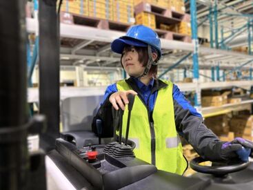 ●フォークリフト免許取得サポート●
資格支援制度を使用し会社全額負担で資格取得可能です！