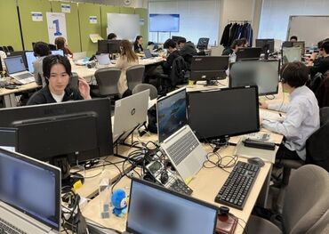 難しいトークやクレーム対応は先輩社員にバトンタッチ！
マニュアル完備の電話案内なので、
ストレスなくお仕事できます◎