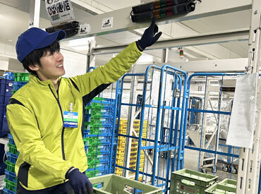 《土日祝は時給150円UP!》
シフトに入る曜日を工夫すれば、
効率よく稼げますよ♪