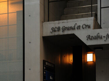 隠れ家のようなゆったりとした雰囲気♪
駅からたった徒歩5分◎
アクセスの良さも魅力です!