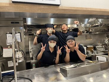 しぶそば 溝の口店 シフトはお気軽にご相談ください◎学生さんが多く活躍中♪
店舗の雰囲気も明るくてすぐに馴染めます！！