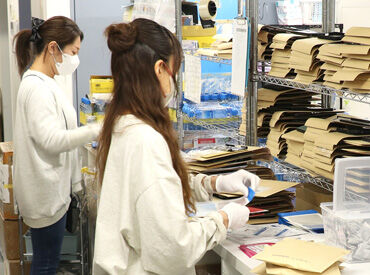 株式会社ＬｏｏＣｏ 「手先が器用って言われる」そんな方、大歓迎です！
雑貨店で見かけるオシャレな
スマホケースやアクセサリを作ろう♪