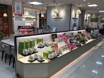「平日のみ/土日のみ働きたい」
そんな方も大歓迎☆
お気軽にご相談くださいね◎
