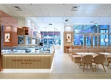 PIERRE MARCOLINI/ピエールマルコリーニ コレド室町テラス店 ＼20～50代スタッフ活躍中！／
大学生・フリーター・主婦さんなど◎
週2/4h～やフルタイムも大歓迎！
丁寧に教えるので安心♪