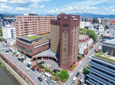 株式会社熊本合同　※勤務地：熊本ホテルキャッスル ★ 優しい仲間がたくさん ★
新人さんを歓迎するウェルカムな雰囲気で
お仕事も丁寧にお教えします◎