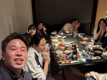 焼肉ふくろう ＜オシャレ自由★＞
エクステ・ネイル・ピアスなど自分らしく働けます♪
スキマ時間にサクッと働けるのも嬉しいポイント◎