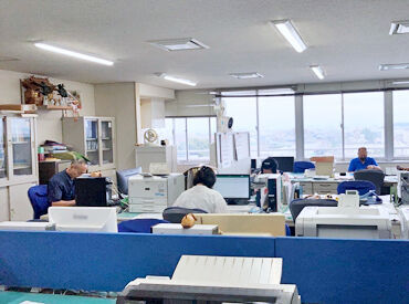 株式会社名北山文（事務所） 接客などはないので、服装や髪色なども自由です！
お仕事のために服を買い足したり
髪色を変えたりする必要もありません♪