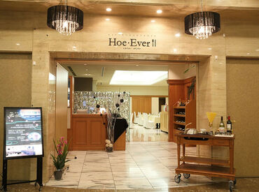 名古屋ガーデンパレス内一階　レストランバー　Hoe・Ever（ホウ・エヴァー） ビュッフェスタイルの朝食や、
定食/コースを提供するランチ…
時間帯によって雰囲気が変わるのも魅力的◎