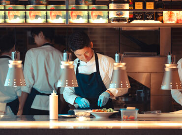 Southwest Grand Hotel 那覇 国際通り ゆくゆくはメニュー開発にも携われるので、
様々な調理の経験が積めます◎
学生スタッフから「就活に役立った！」なんて声も☆